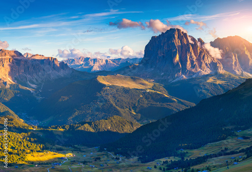 View on the Sassolungo (Langkofel) and Sella group, valley Garde © Andrew Mayovskyy