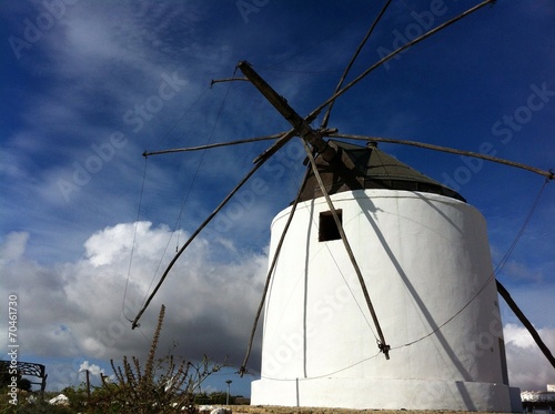 Windmühle San José vor Gewitterwolke