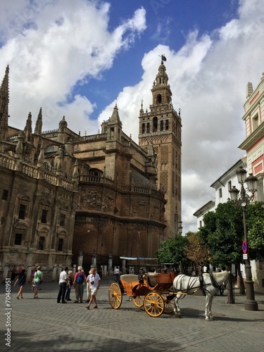 Kutsche vor Kathedrale Santa Maria in Sevilla