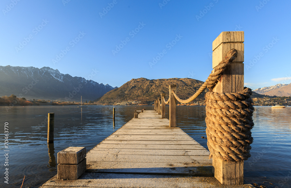 Obraz premium Wooden pier in the morning