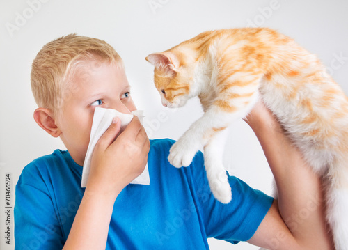 Obraz na plátně A boy with cat allergy