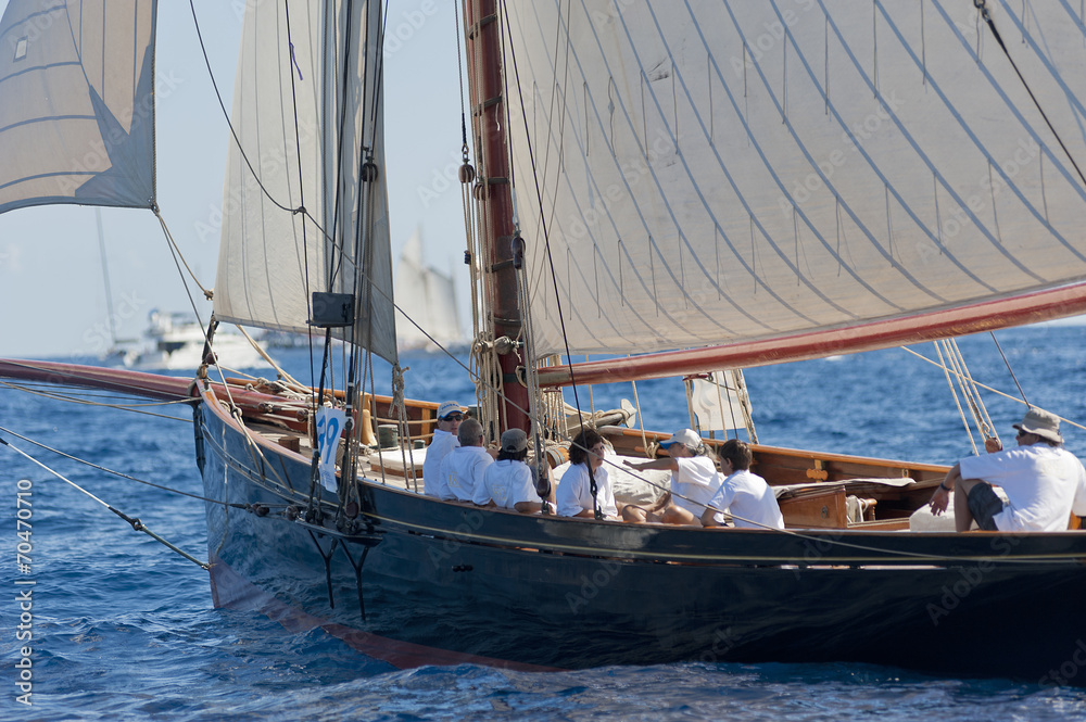 Obraz premium Ancient sailing boat during a regatta at the Panerai Classic Yac