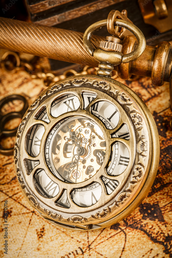 Fototapeta premium Vintage pocket watch