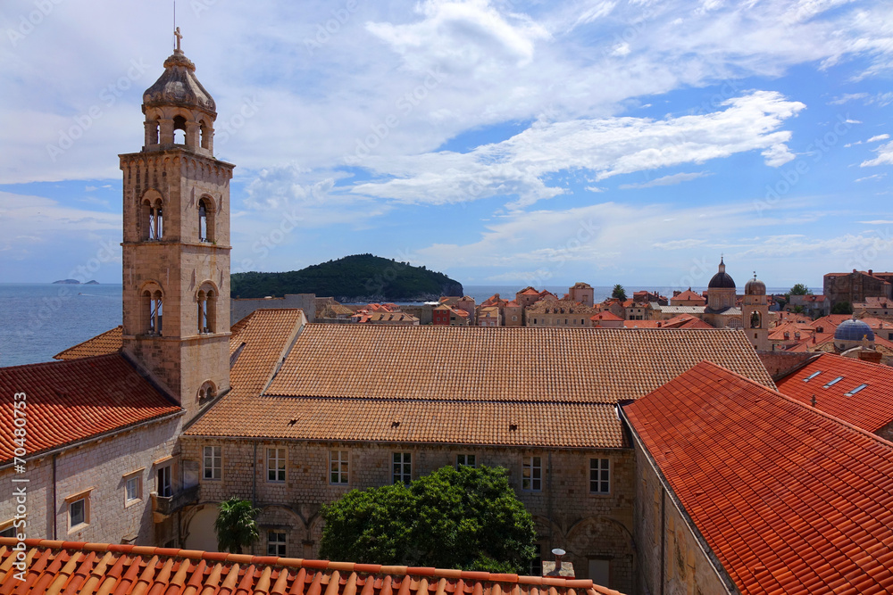 Dubrovnik avec ses toits, ses remparts et sa forteresse