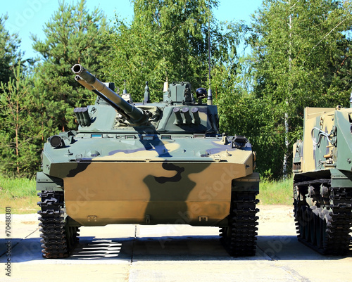 Airborne combat vehicle