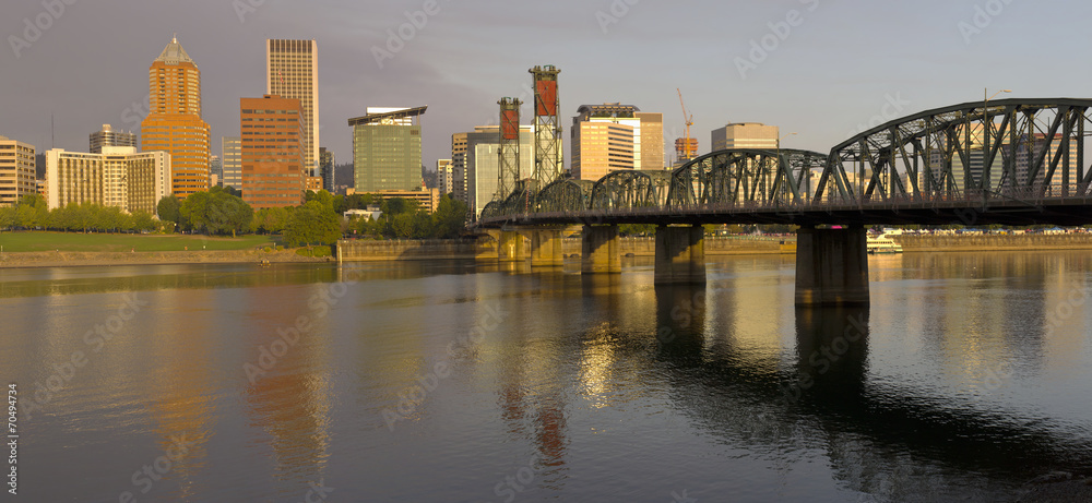 Naklejka premium Portland Oregon panorama in morning light.