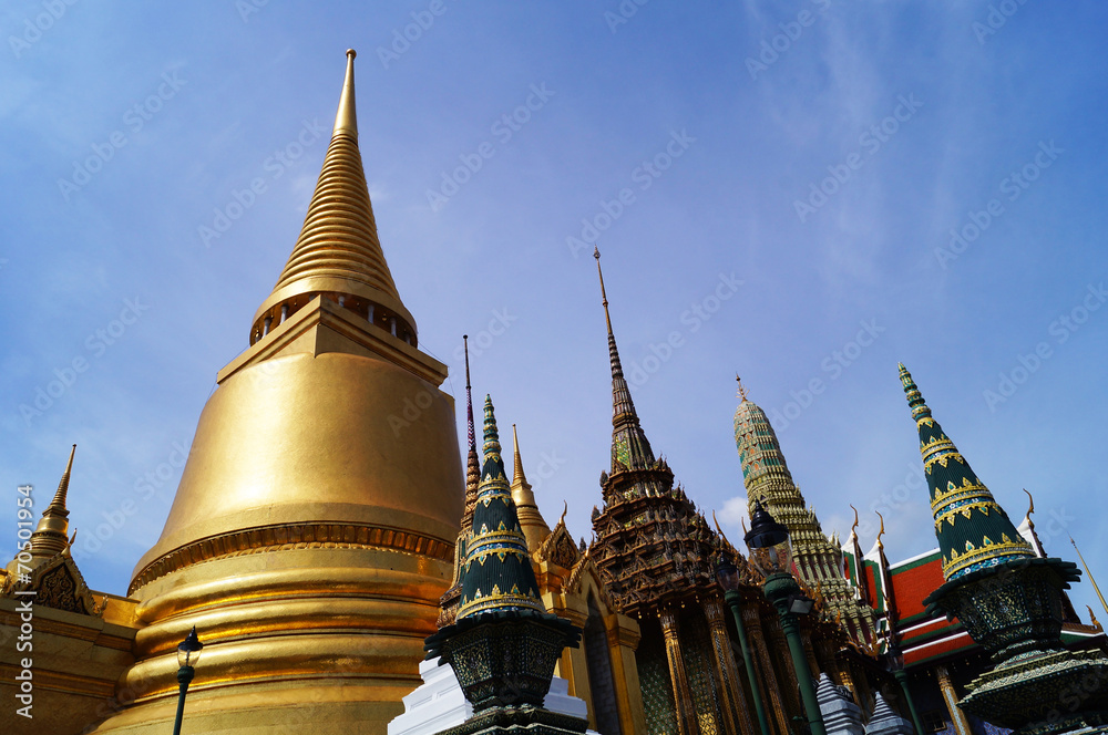 Fototapeta premium Temple of the Emerald Buddha or Wat Phra Kaew in Bangkok, Thail