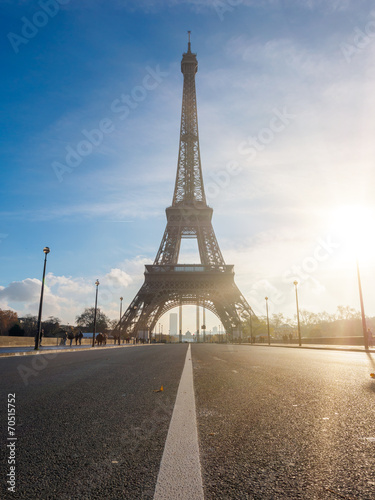 View of the Eiffel tower in Paris. © Netfalls