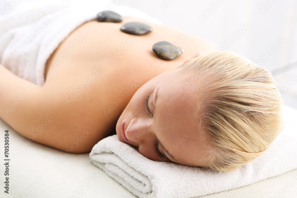 Masaż gorącymi kamieniami, termoterapia, drenaż, akupresura Masaż gorącymi kamieniami, termoterapia, drenaż, akupresura