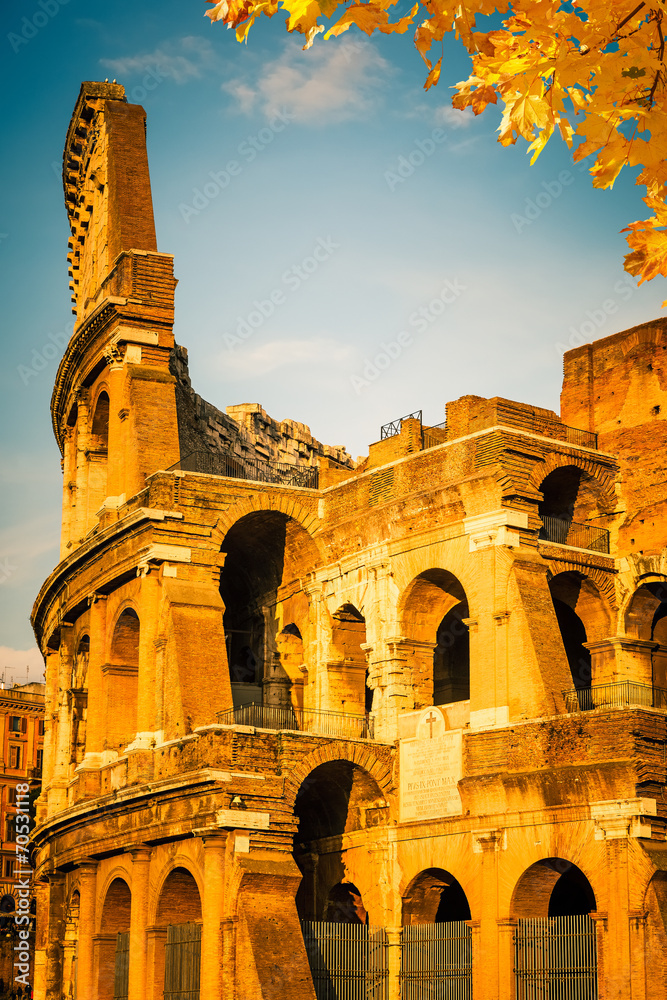 Obraz premium Colosseum at sunset
