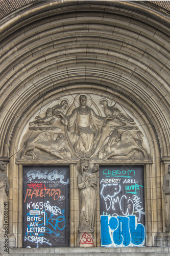 Hintergrund – runtergekommenes Kirchenportal photo