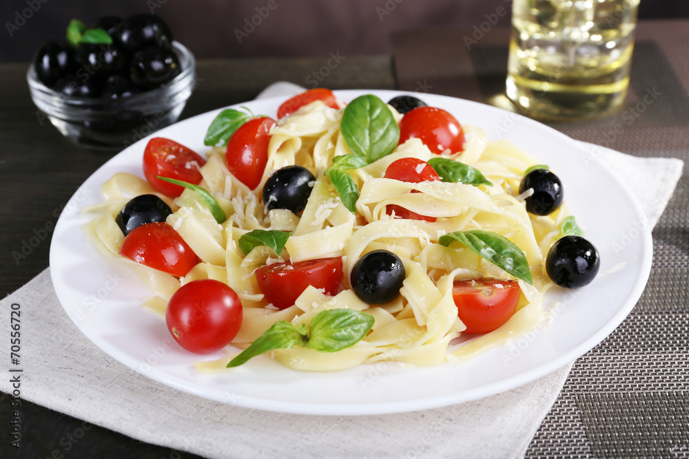 Spaghetti with tomatoes, olives and basil leaves Spaghetti with tomatoes, olives and basil leaves
