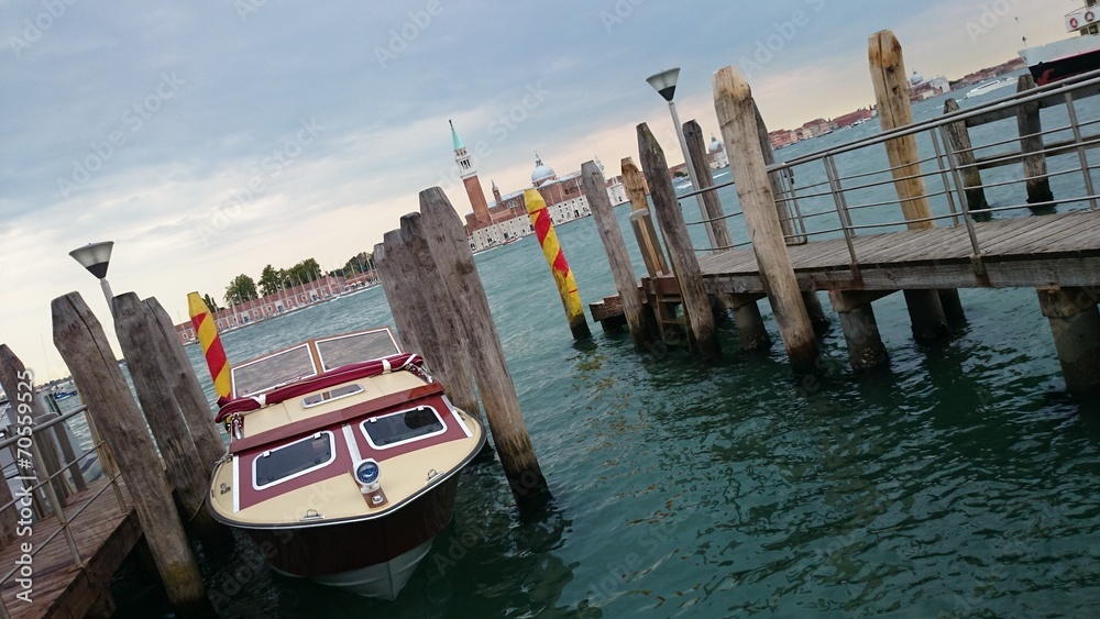 Motorboot hafen Venedig