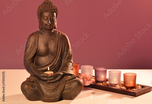 Buddha mit Kerzen photo