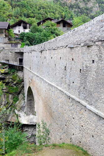 Ponte acquedotto romano Pont d'Aël - A.D. 3 a.c. - Valle d'Aosta photo