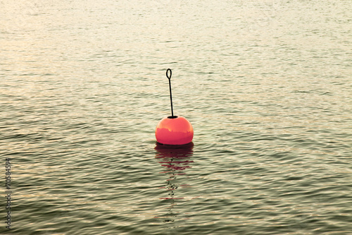 Obraz na płótnie Bouy by the lake - Red bouy on a calm lake