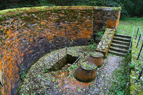 Rheinsteig, Sauerbrunnen am Dinkholder Bach (Herbst 2014) photo