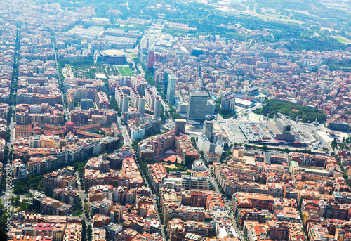 Widok z helikoptera na Barcelonę ze stacją Sants
