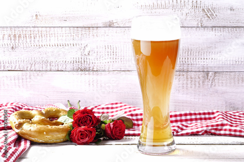 Weißbier mit Bretzel und Rosen photo