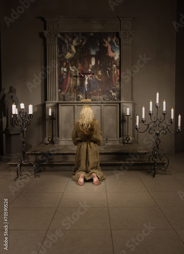 Sinner prays in a church © Demian