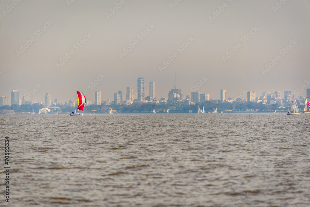 Obraz premium Sailing at Rio de la Plata River, Buenos Aires City. Argentina.