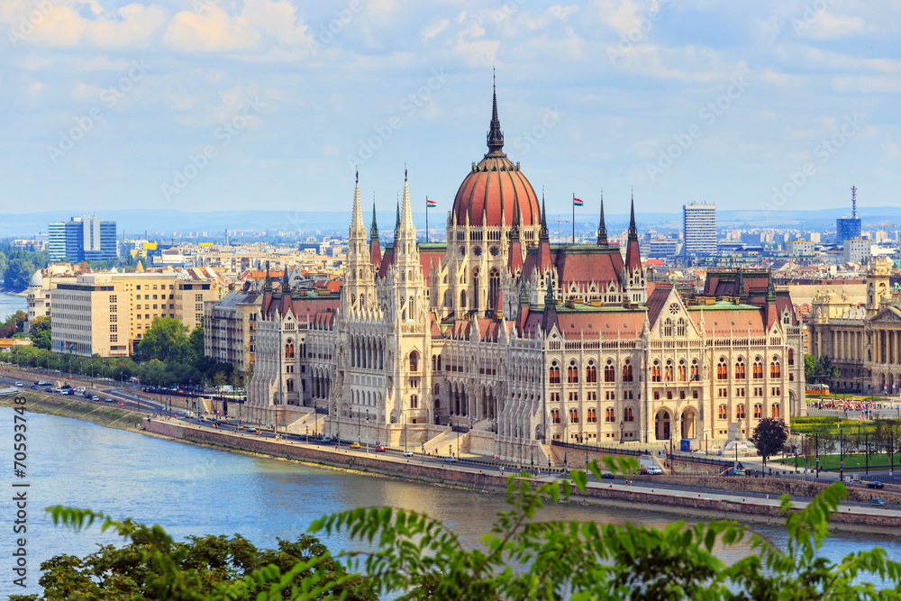 Naklejka premium Budynek parlamentu węgierskiego w Budapeszcie