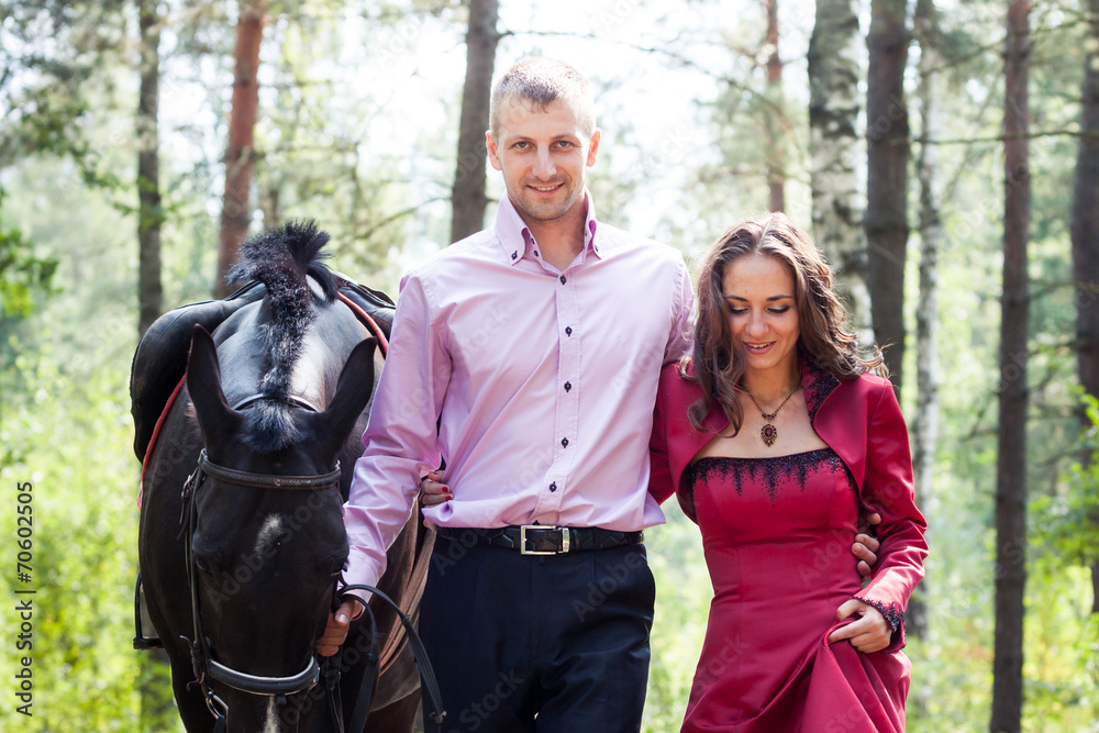 Obraz premium happy couple and horse