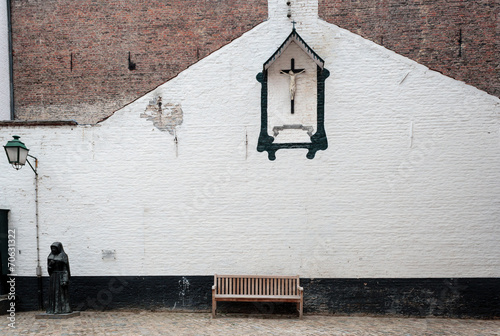 Quadro su tela Bench and crucifix in the Beguinage  Belgium