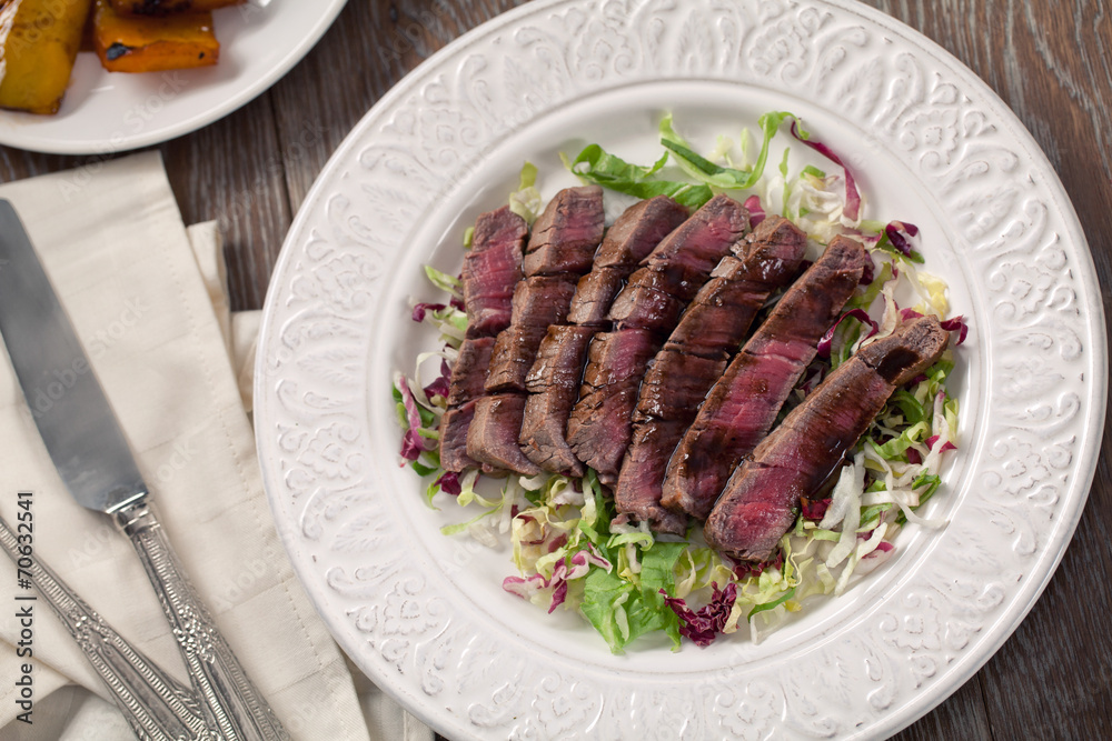 Fillet of beef with mixed salad