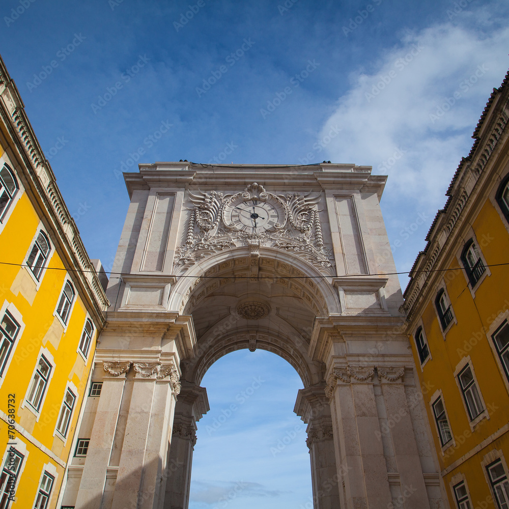 Obraz premium The Rua Augusta Arch in Lisbon. Here are the sculptures made of