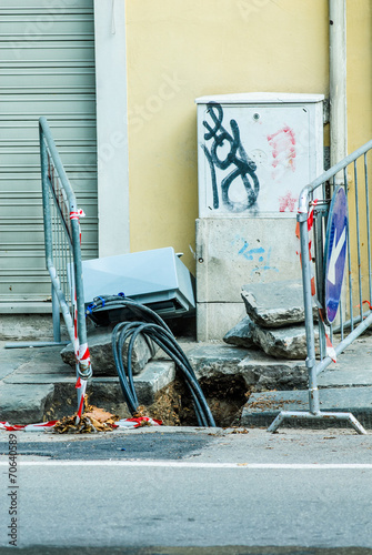 Cantiere rifacimento pavimentazione cittadino, segnaletica photo