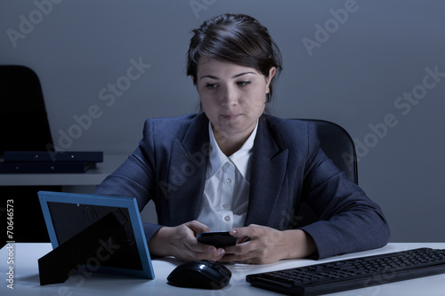Fotografija Working in the office at night