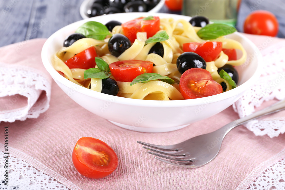 Spaghetti with tomatoes, olives and basil leaves Spaghetti with tomatoes, olives and basil leaves