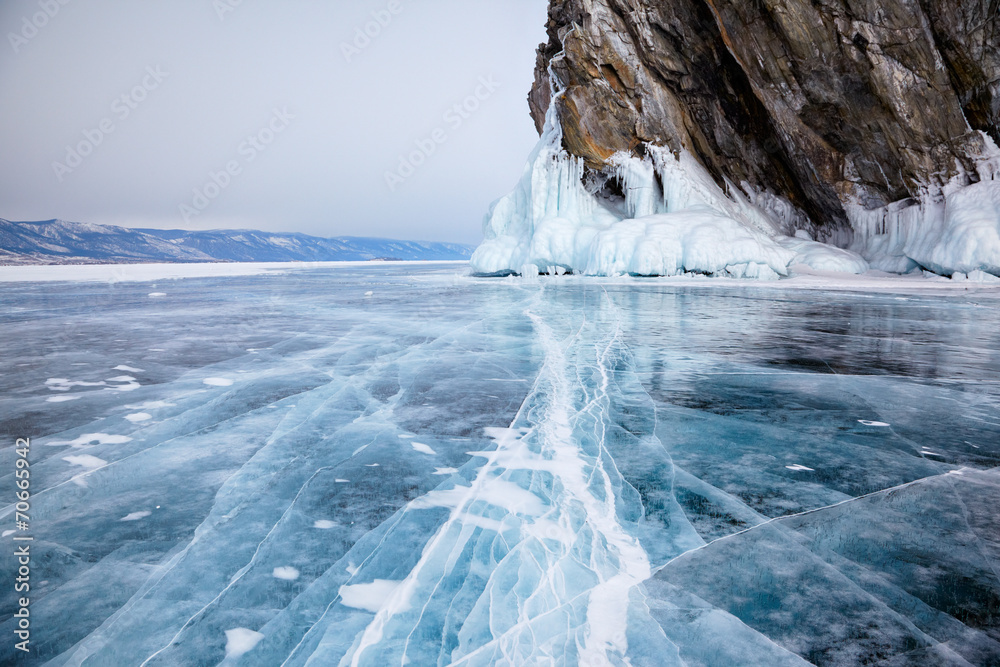 Obraz premium Rocks on winter Baikal lake