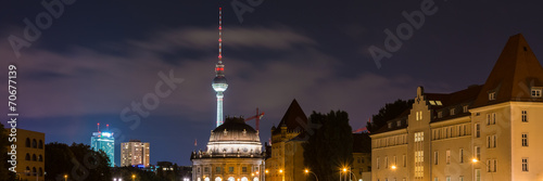 Berliner Fernsehturm und Museumsinsel bei Nacht photo