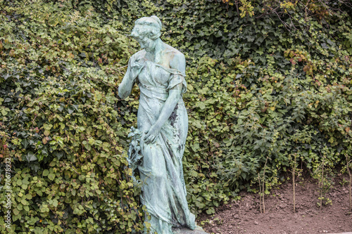standbeeld distel Kruidtuin Brussel photo