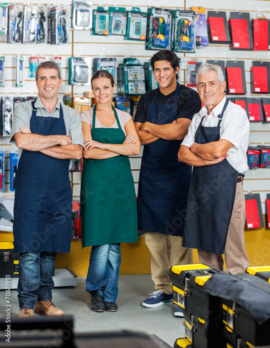 Obraz na plátně Salespeople Smiling In Hardware Store
