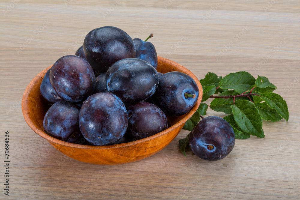 Fresh plums Fresh plums