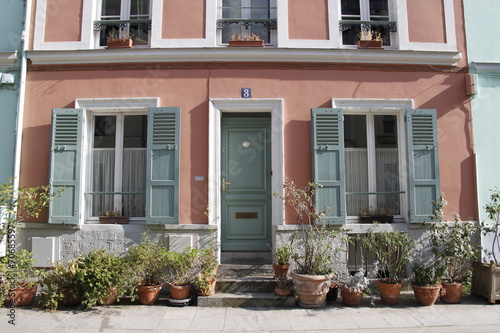 Maison rose  rue Cr  mieux    Paris 
