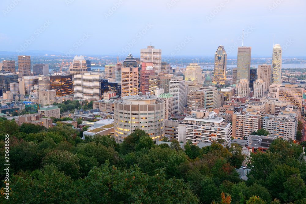 Obraz premium Montreal at dusk