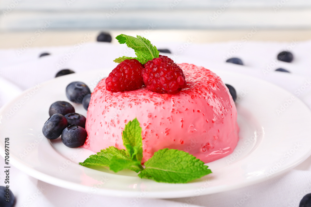 Round shaped cake with berries Round shaped cake with berries