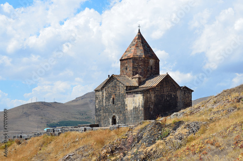 Армения, монастырь 1 века Севанаванк, Сурб Аракелоц