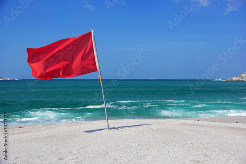 bandiera rossa, divieto balneazione, balneazione, mare, oceano photo