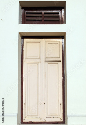 Old wooden window © pongmanat tasiri
