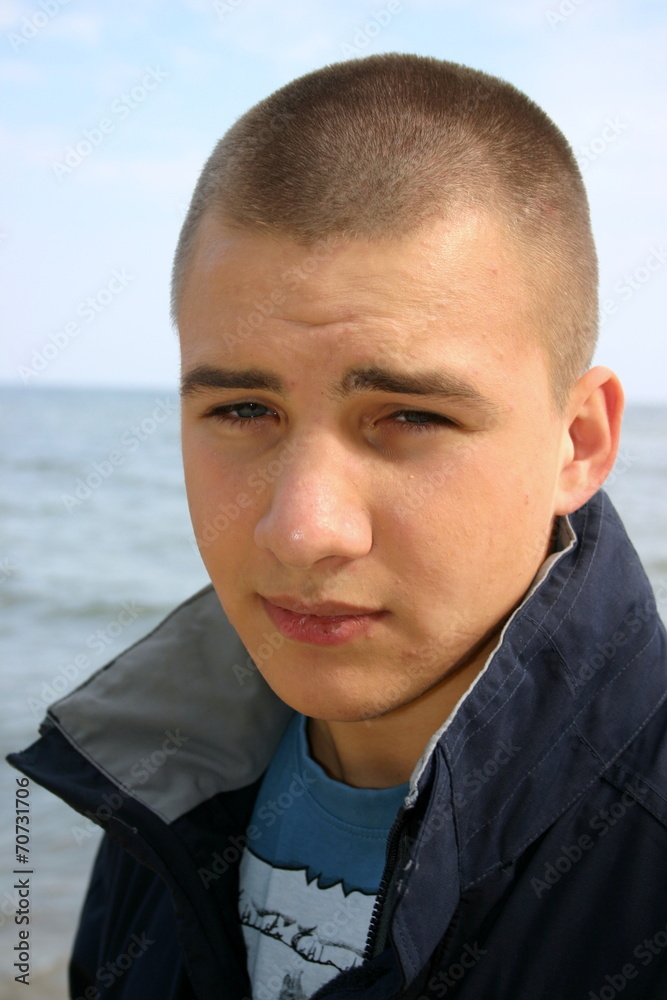 Fototapeta premium Smutny chłopak