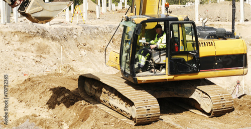 diver and bulldozer, close-up och cockpit