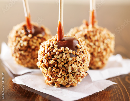Quadro su tela caramel apples close up with nuts