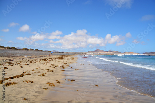 panoramica de la playa de famara en la isla de lanzarote