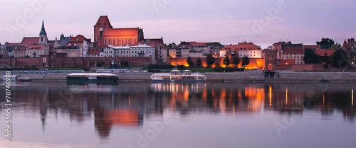 Obraz Stare Miasto w Toruniu (Polska) o zachodzie słońca. Widok z Wisły