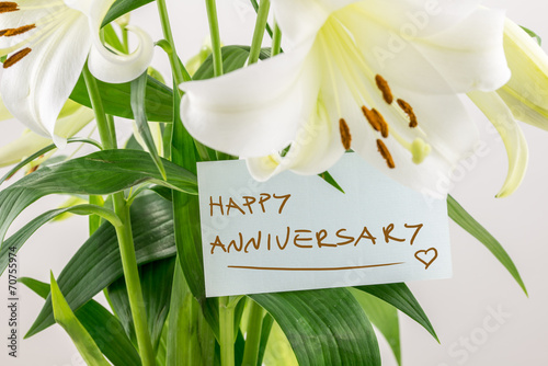 Fototapeta Naklejka Na Ścianę i Meble -  Happy anniversary floral gift